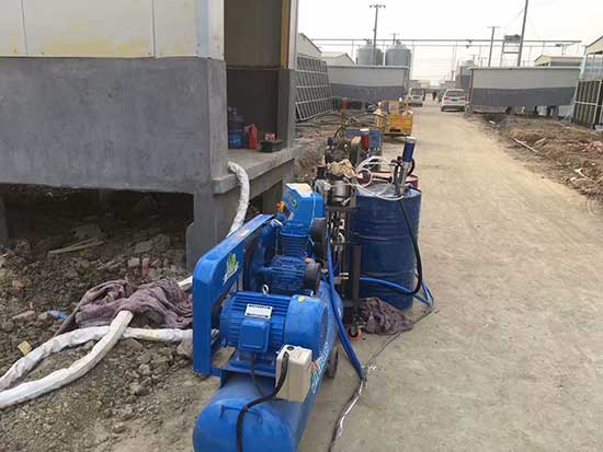 聚氨酯高压发泡机施工时设备参数的确定(图1) Q2600聚氨酯高压发泡机