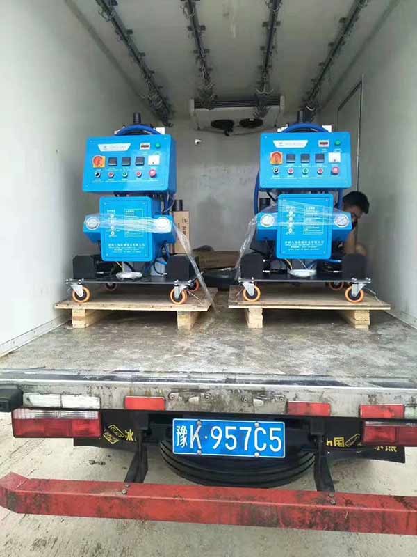 河北聚氨酯发泡机迎元旦送大礼!(图1) 2台聚氨酯发泡机发货