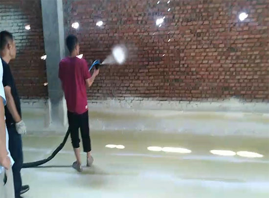 聚氨酯冷库喷涂机(图1) 聚氨酯冷库喷涂案例