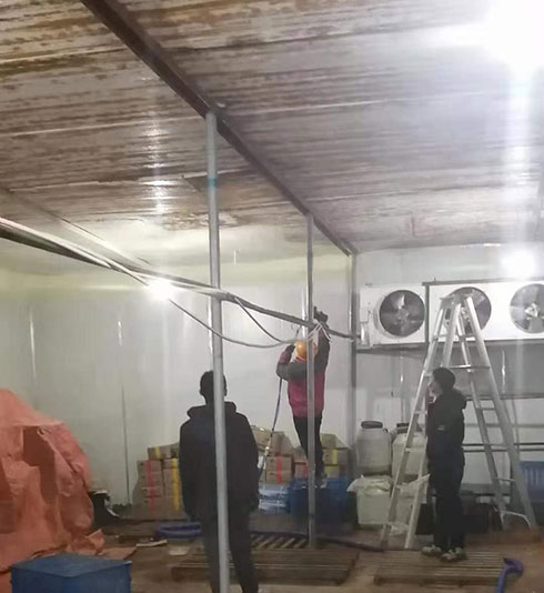 冷库喷涂聚氨酯机子是什么样的(图2) 冷库喷涂聚氨酯施工